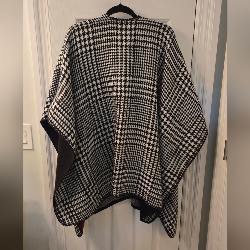 Two In One!  Reversible Black and White Houndstooth Poncho,  One Size (1105) - Picture 2 of 5